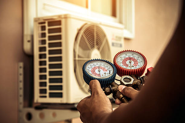Professional Heat Pump Repair technician working in Kingston, AR